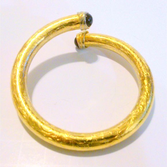 Gold Tone Leaf and Scroll Embossed Red Cabochon Tipped Bypass Bangle Bracelet - Picture 4 of 6